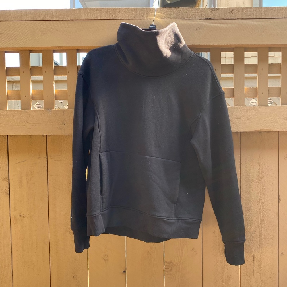 Lululemon sweatshirt